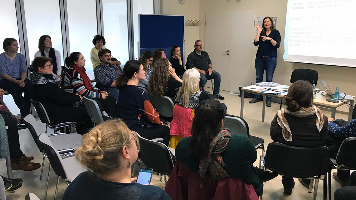 Frankfurter Stiftung für Gehörlose und Schwerhörige Claudia_Vortrag_Header01.jpg